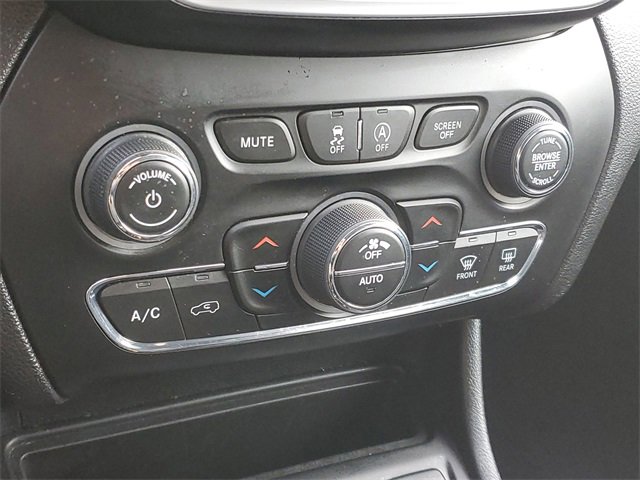 Used 2021 Jeep Cherokee Trailhawk w/ Comfort & Convenience Group image 28