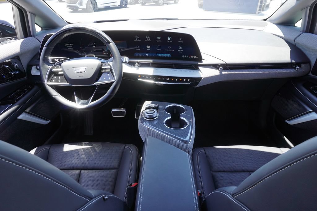 Certified 2025 Cadillac Optiq Luxury 2 AWD/4WD image 11