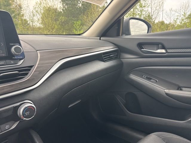 Used 2025 Nissan Altima 2.5 SV image 23