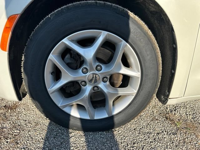 Used 2017 Chrysler Pacifica Touring-L Plus w/ Tire & Wheel Group FWD image 20