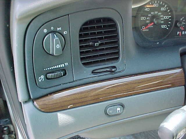 Used 2007 Ford Crown Victoria LX RWD image 28