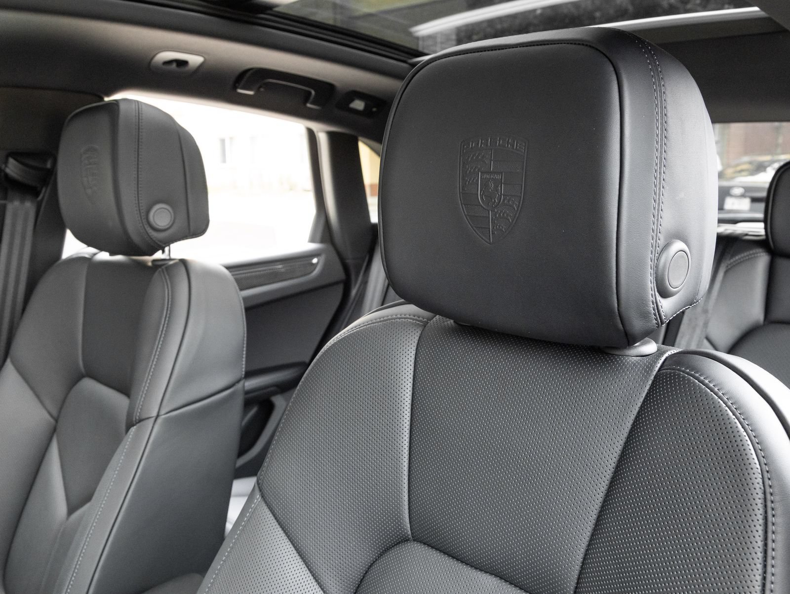 Certified 2026 Porsche Macan AWD/4WD image 22