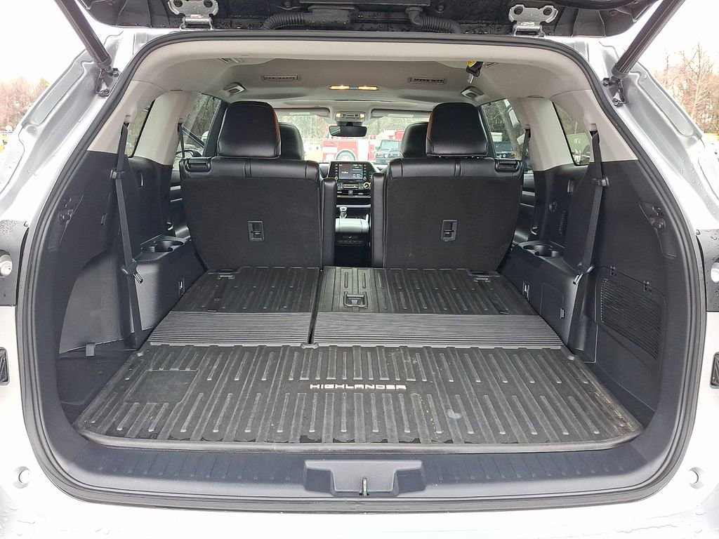 Used 2021 Toyota Highlander XLE image 31