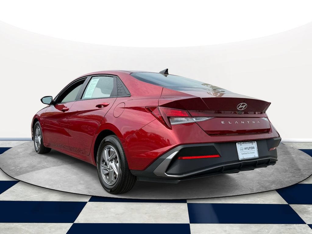 Used 2024 Hyundai Elantra SE FWD image 5