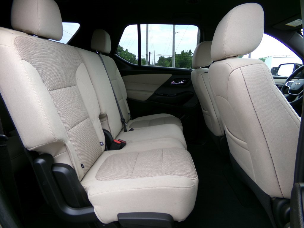 Used 2023 Chevrolet Traverse LS image 18