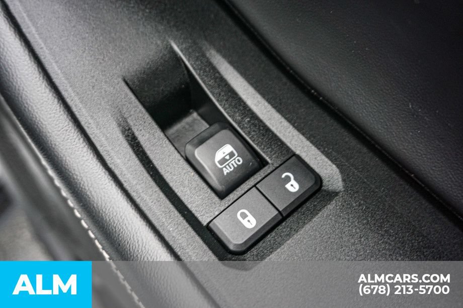 Used 2025 Jeep Grand Cherokee Altitude AWD/4WD image 52