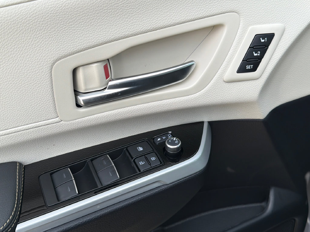 New 2026 Toyota Sienna Platinum AWD/4WD image 19