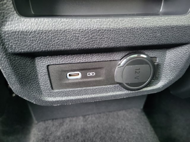 Certified 2022 Volkswagen Tiguan SE R-Line FWD image 12