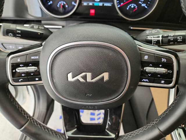 Used 2024 Kia Carnival EX FWD image 12