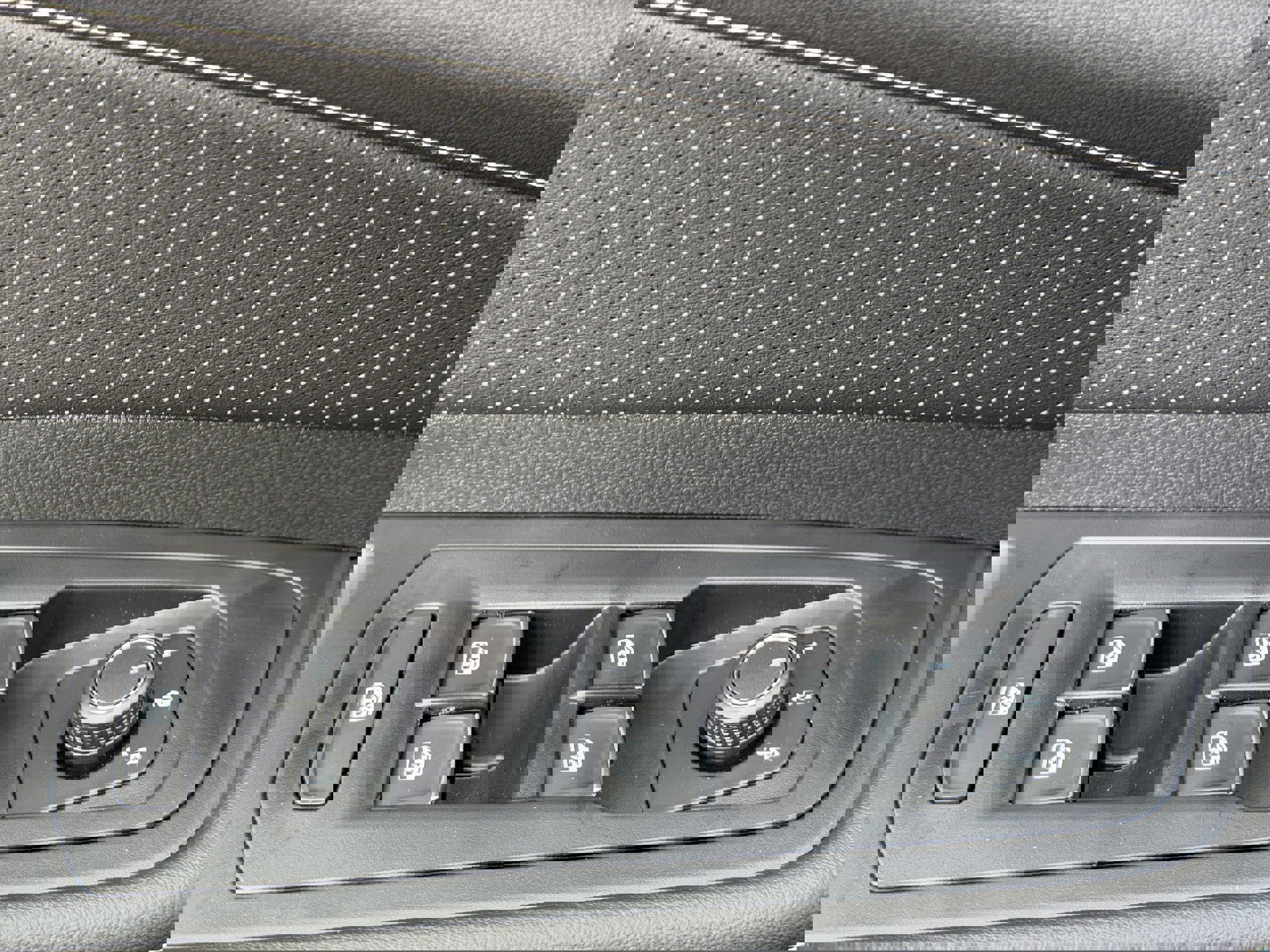 New 2026 Volkswagen Atlas Cross Sport SE FWD image 14