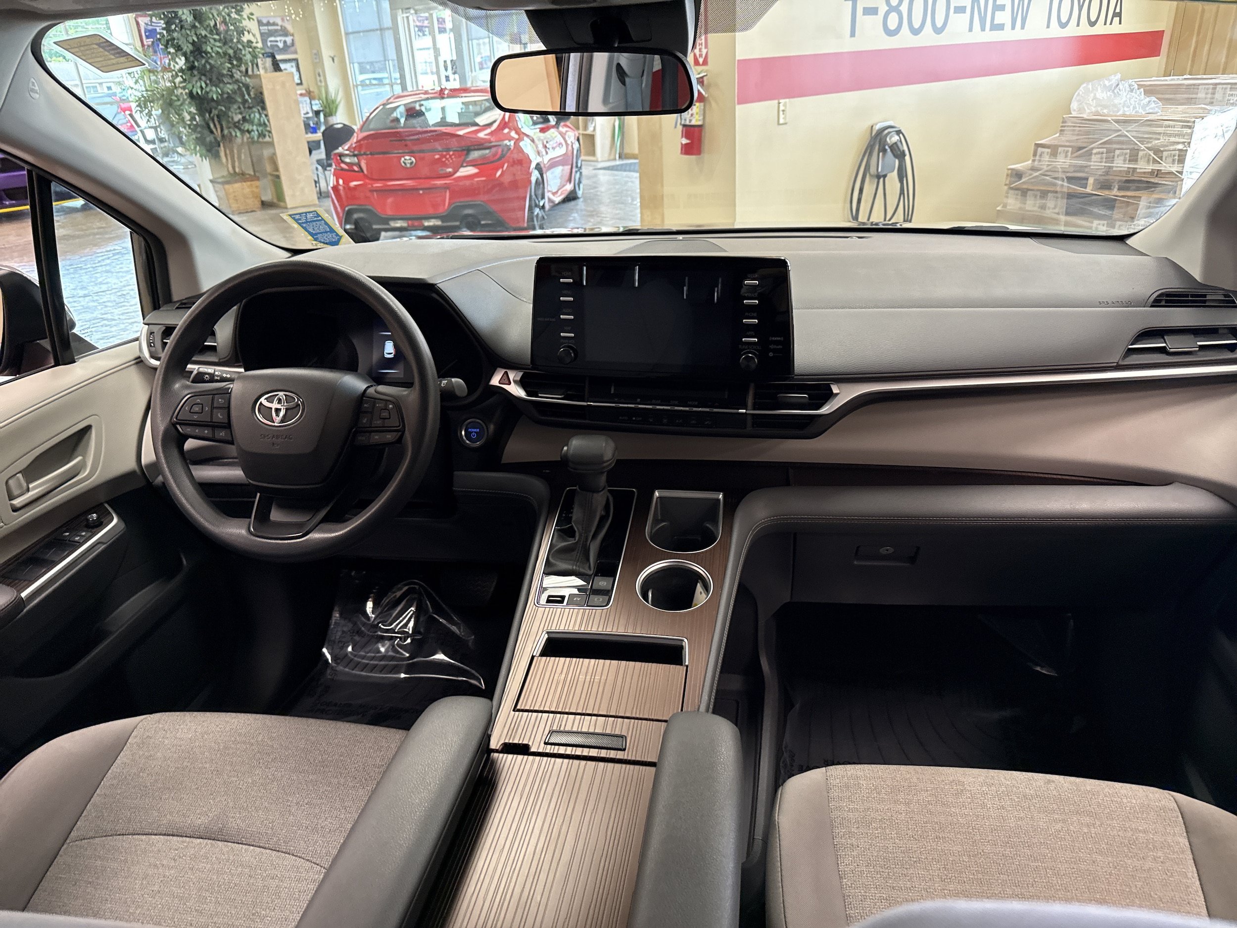 Used 2023 Toyota Sienna LE FWD image 33