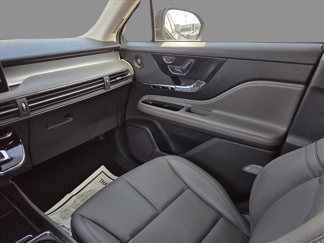 New 2024 Lincoln Corsair FWD w/ Equipment Group 102A image 21