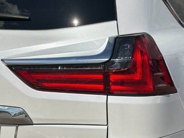 Used 2019 Lexus LX 570 4WD w/ Luxury Package image 33