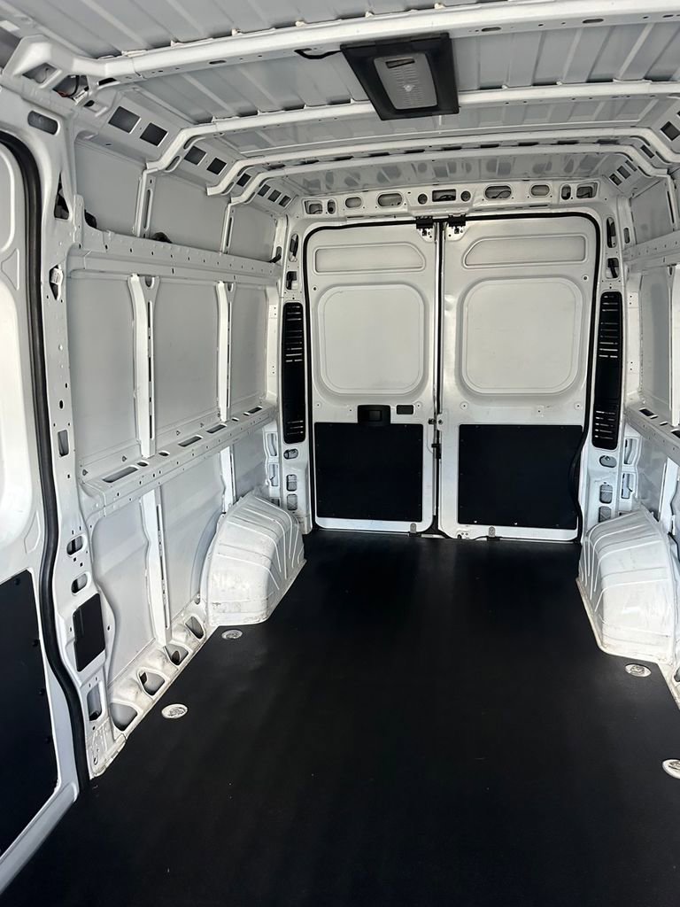 Used 2024 RAM ProMaster 2500 w/ Convenience Group FWD image 16