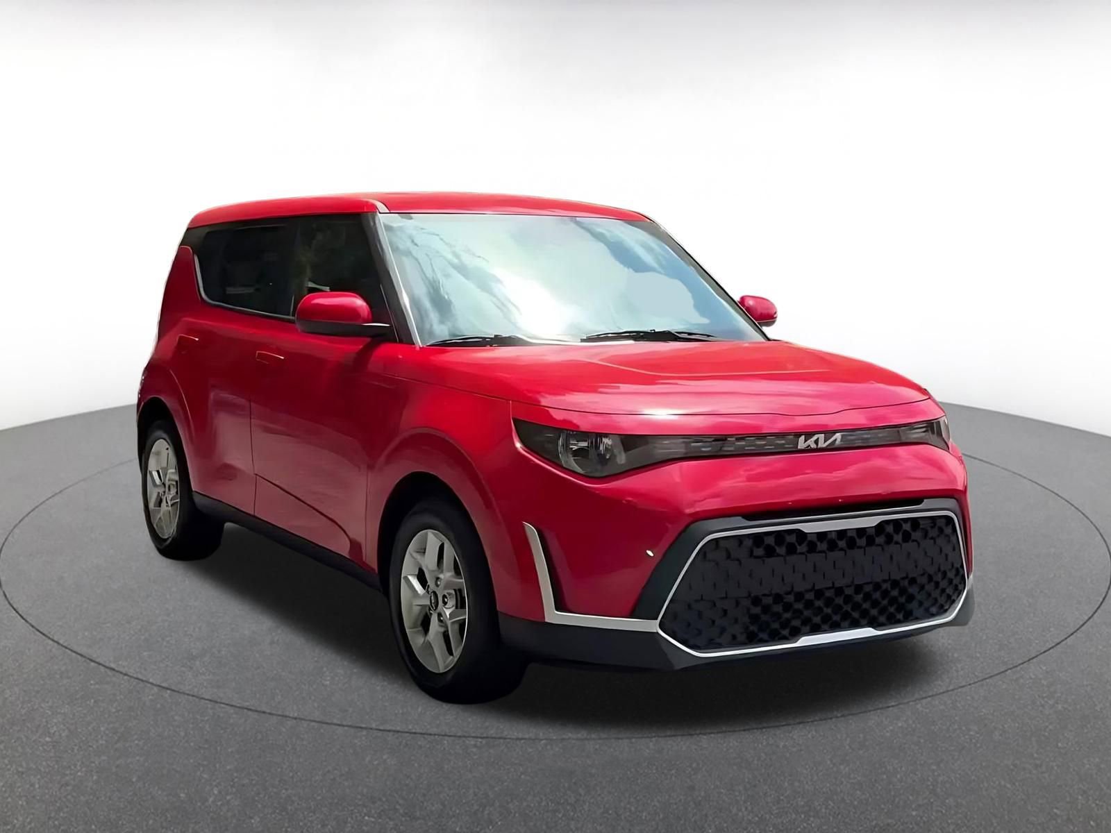 Used 2025 Kia Soul LX w/ LX Technology Package FWD image 3