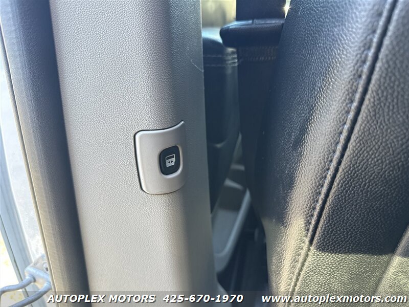 Used 2017 Dodge Grand Caravan SXT FWD image 18