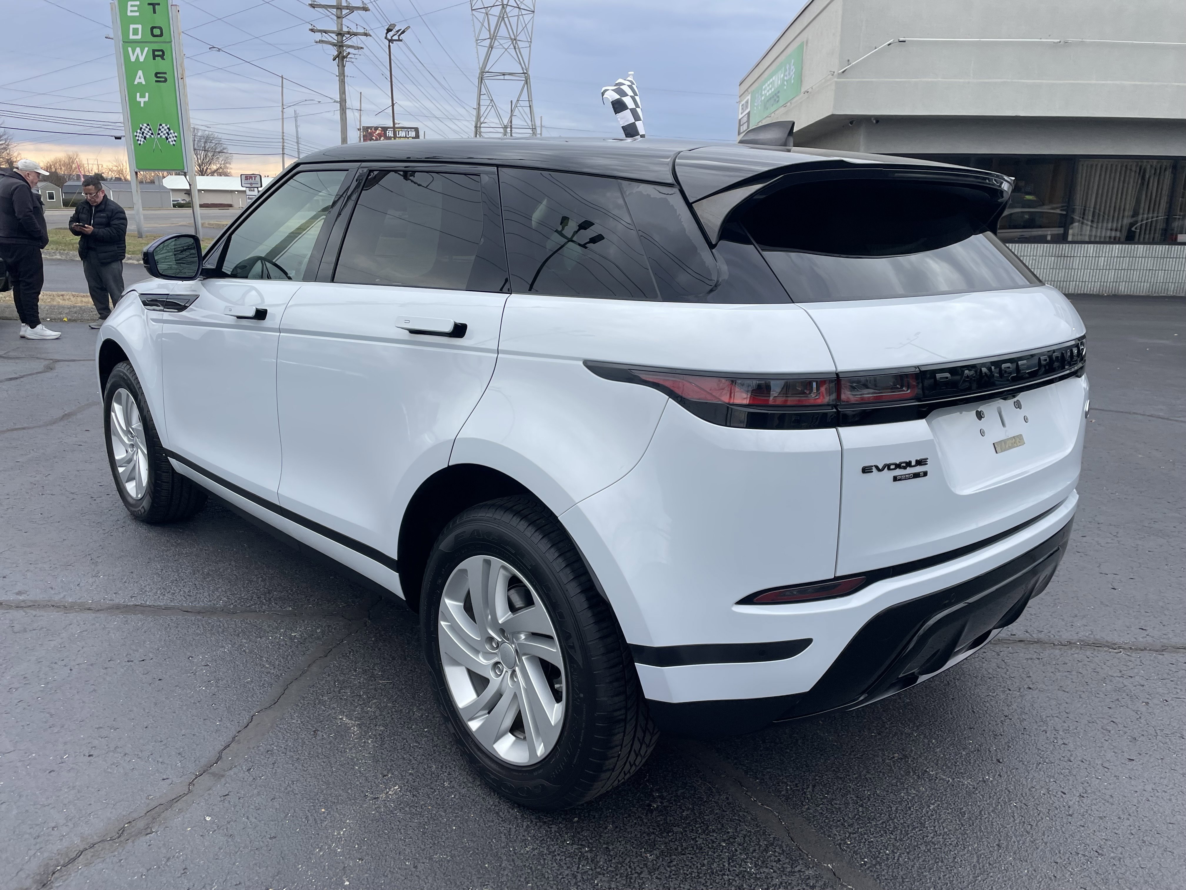 Used 2020 Land Rover Range Rover Evoque S image 3