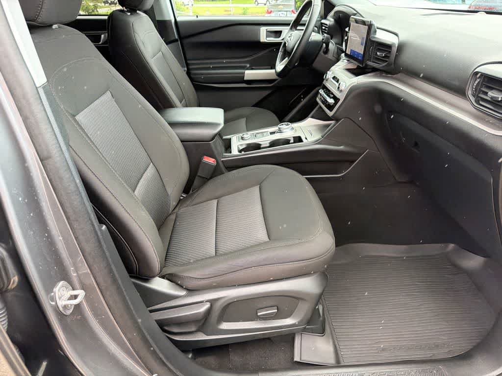 Used 2024 Ford Explorer XLT AWD/4WD image 12