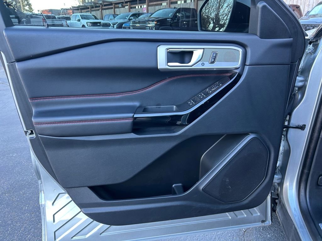Used 2023 Ford Explorer ST-Line AWD/4WD image 23