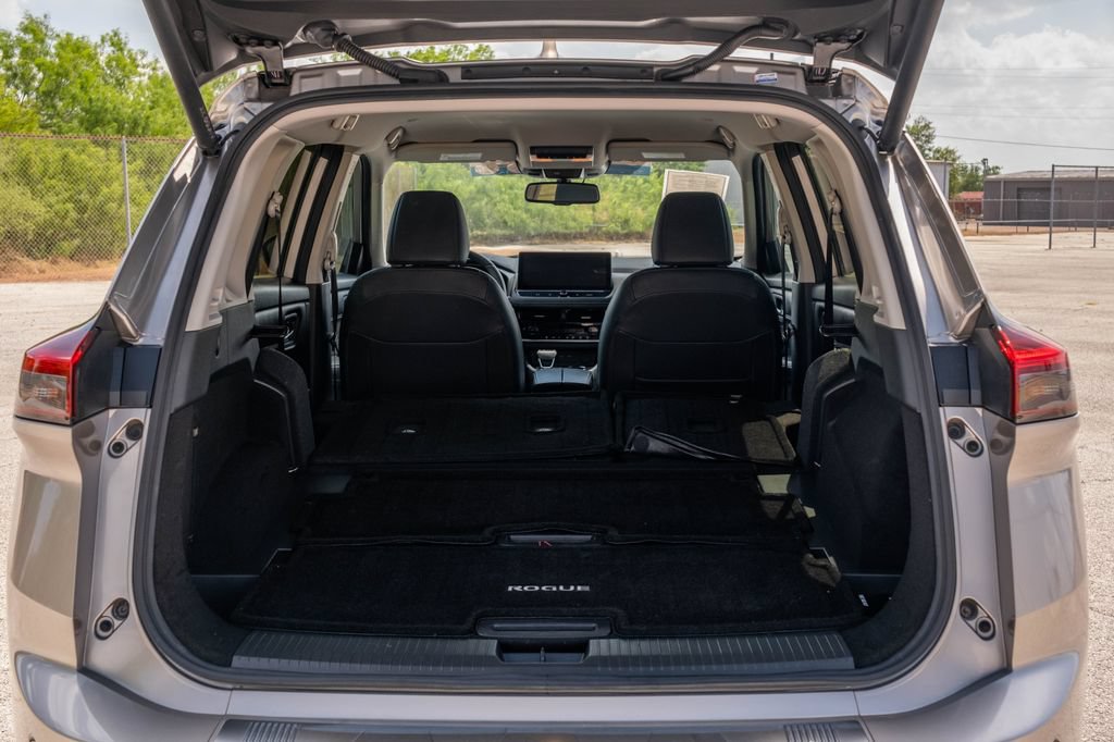 Used 2024 Nissan Rogue SL FWD image 25