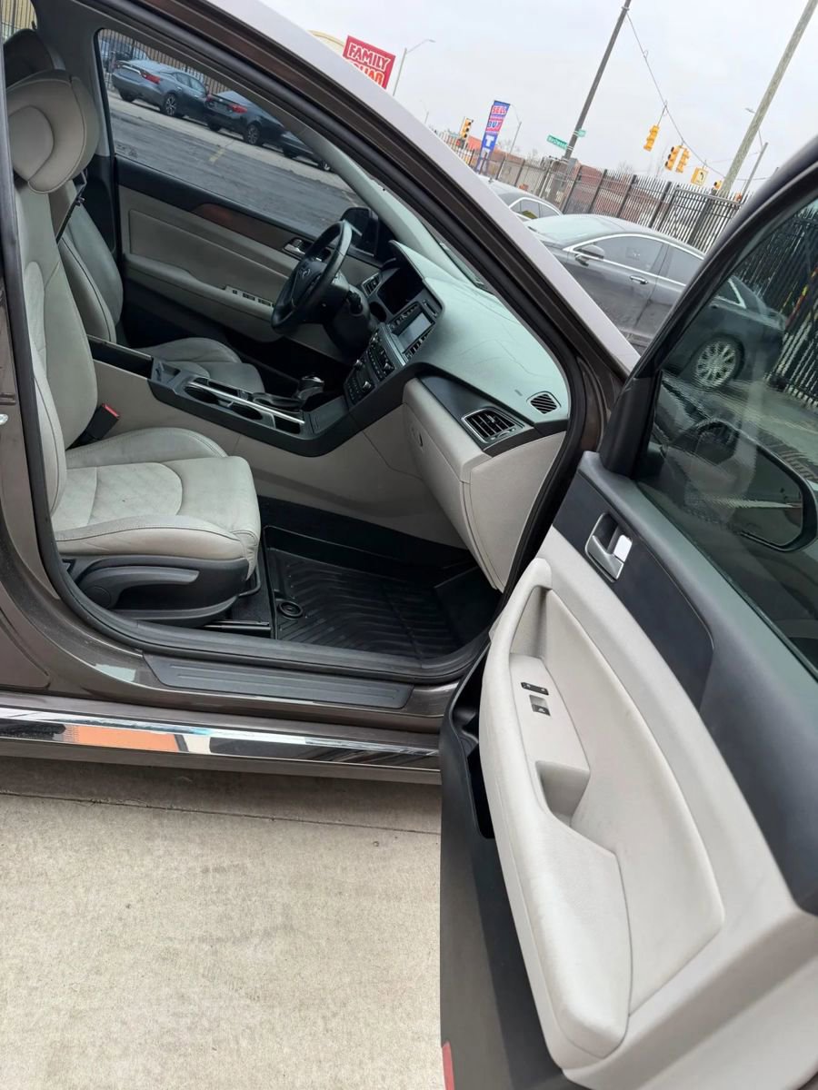 Used 2016 Hyundai Sonata Sport w/ Option Group 02 image 9