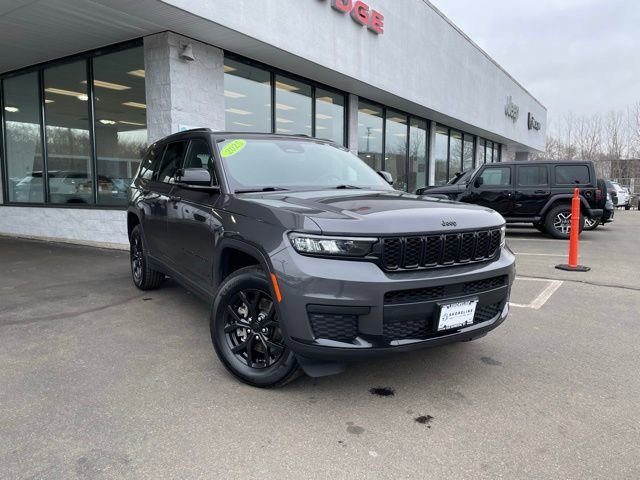 Used 2025 Jeep Grand Cherokee L Altitude image 3