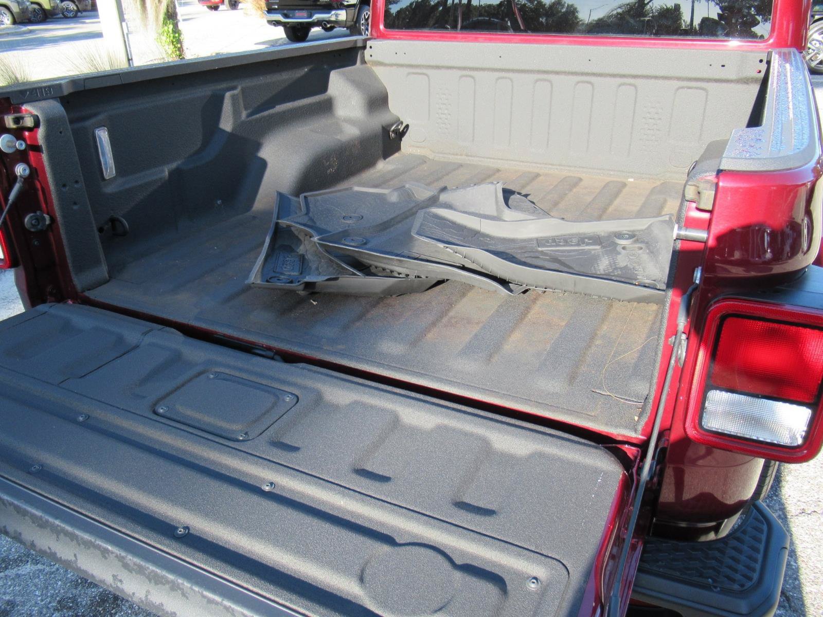 Certified 2022 Jeep Gladiator Overland w/ Popular Equipment Package AWD/4WD image 34