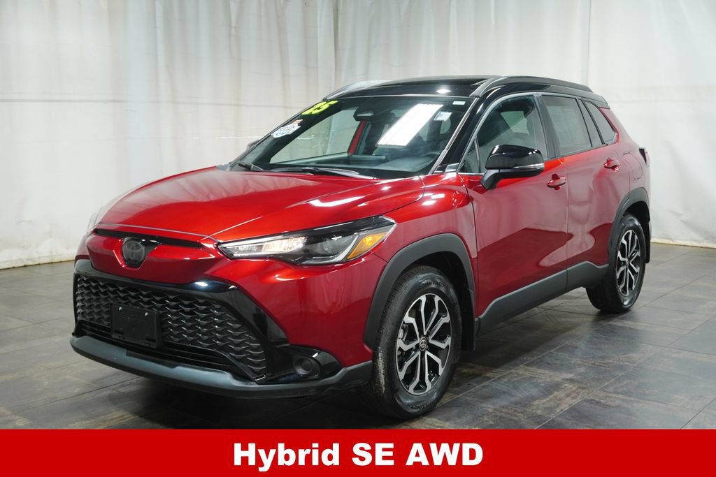 Used 2025 Toyota Corolla Cross AWD Hybrid w/ Moonroof Package image 2