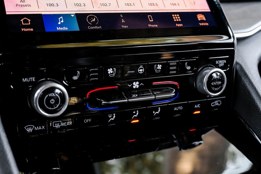 Used 2022 Jeep Grand Cherokee L Overland w/ MOPAR Finishing Package image 36