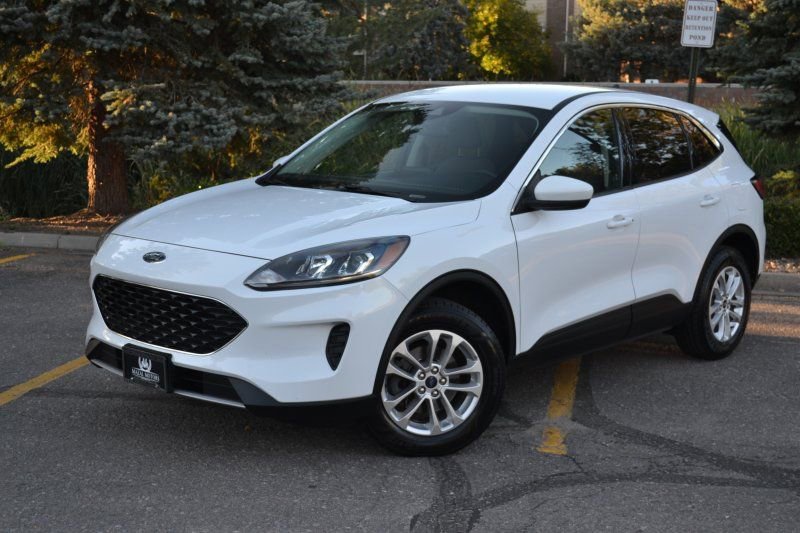 Used 2021 Ford Escape SE image 3
