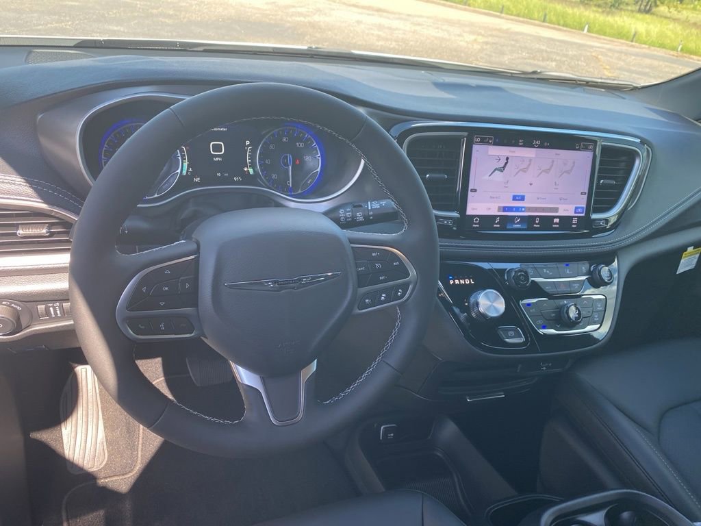 New 2026 Chrysler Pacifica Select FWD image 14