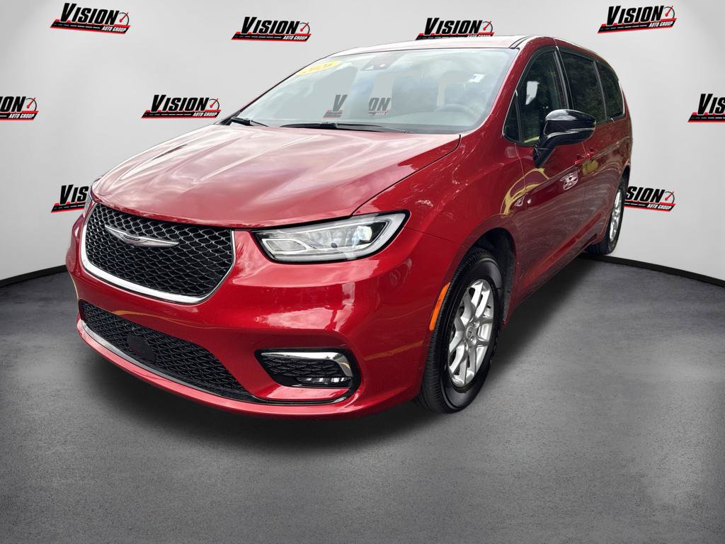 Used 2026 Chrysler Pacifica Select