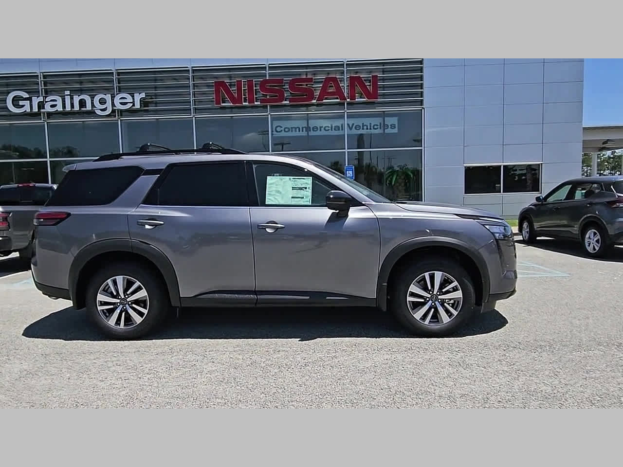 New 2026 Nissan Pathfinder SL FWD image 36
