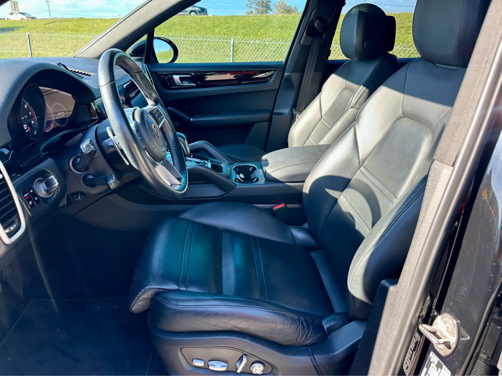 Used 2019 Porsche Cayenne E-Hybrid AWD/4WD image 12