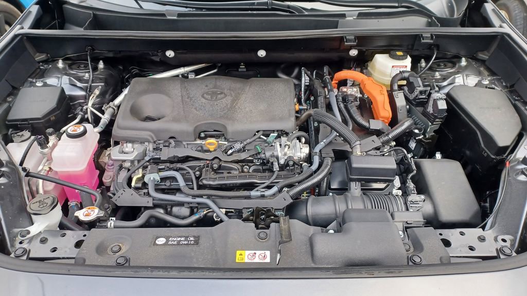 Used 2025 Toyota RAV4 XLE w/ Convenience Package image 10