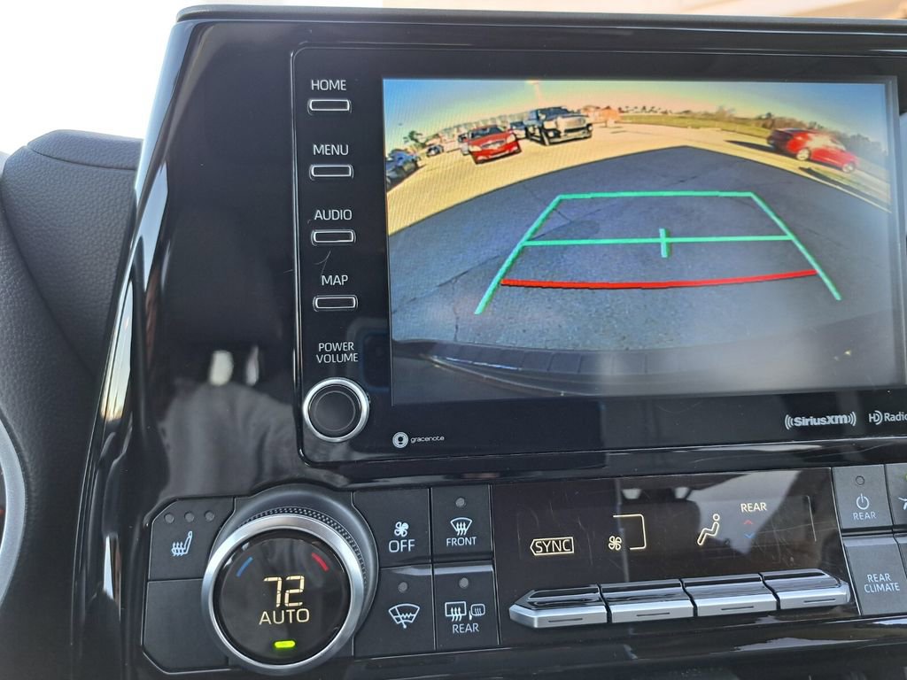 Used 2021 Toyota Highlander XLE image 11