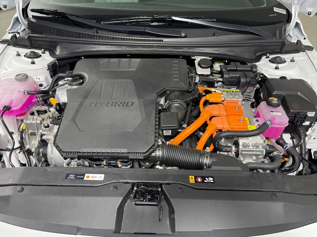 New 2025 Hyundai Elantra Limited image 9