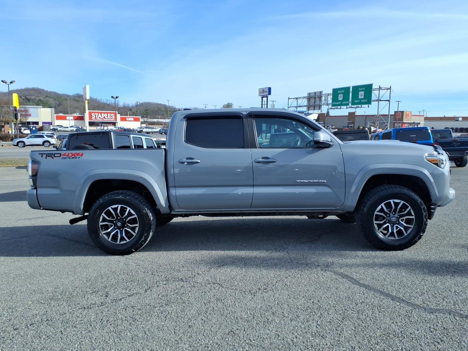 Used 2020 Toyota Tacoma TRD Off-Road image 8