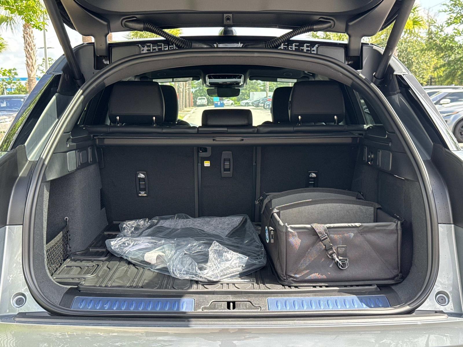 New 2026 Land Rover Range Rover Velar Dynamic SE image 11