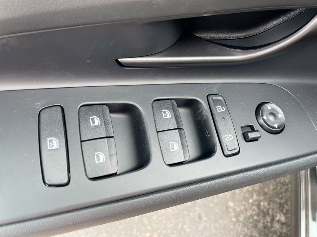 Used 2025 Hyundai Elantra Sport image 39