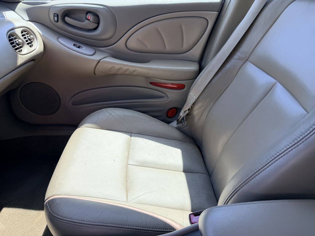 Used 2005 Pontiac Bonneville SLE w/ Premier Edition FWD image 12