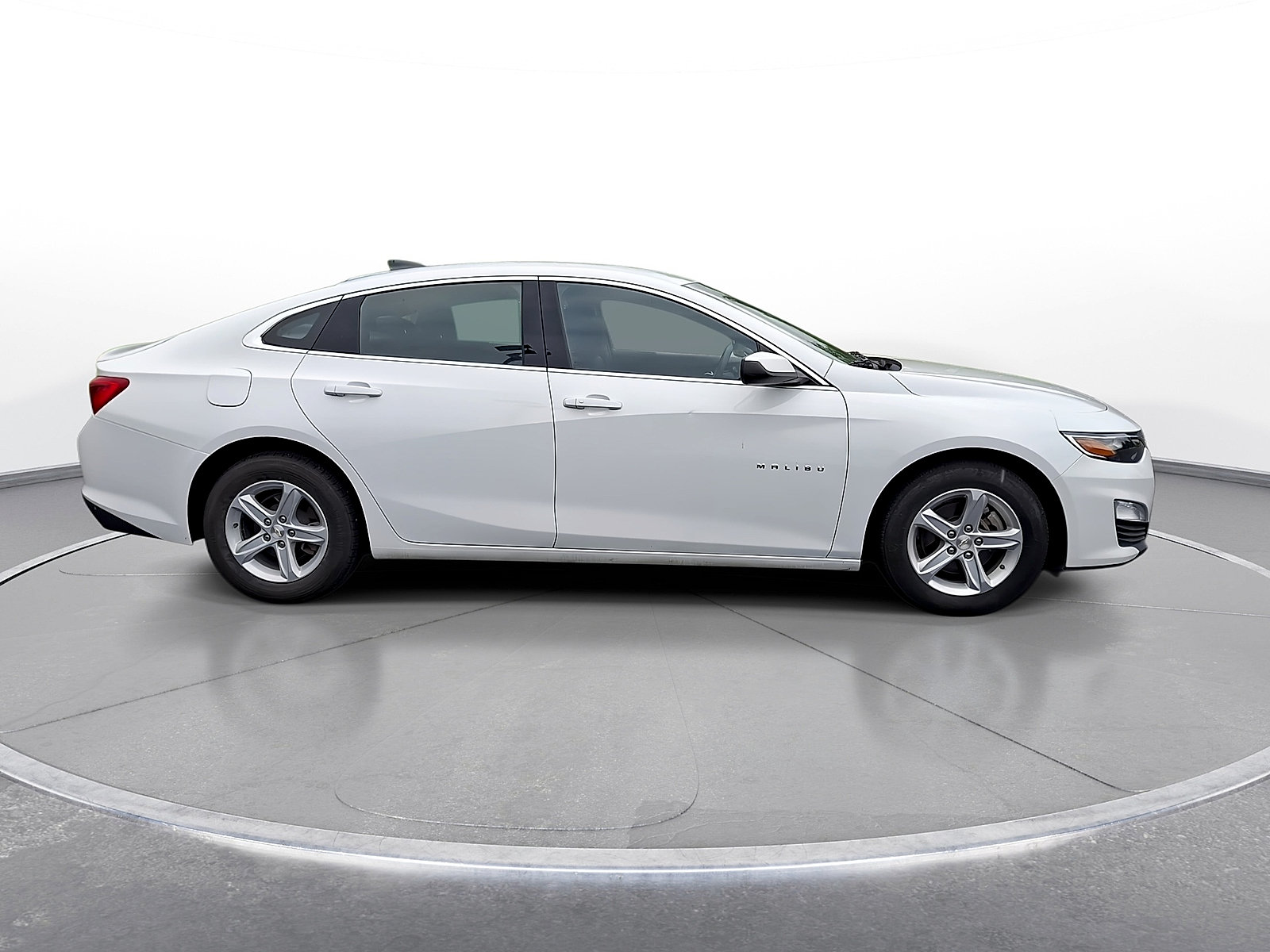 Used 2022 Chevrolet Malibu LS w/ Driver Confidence Package II FWD image 9