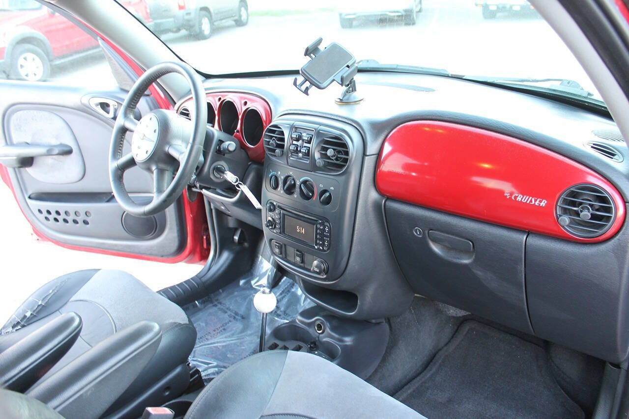 Used 2004 Chrysler PT Cruiser Limited FWD image 33