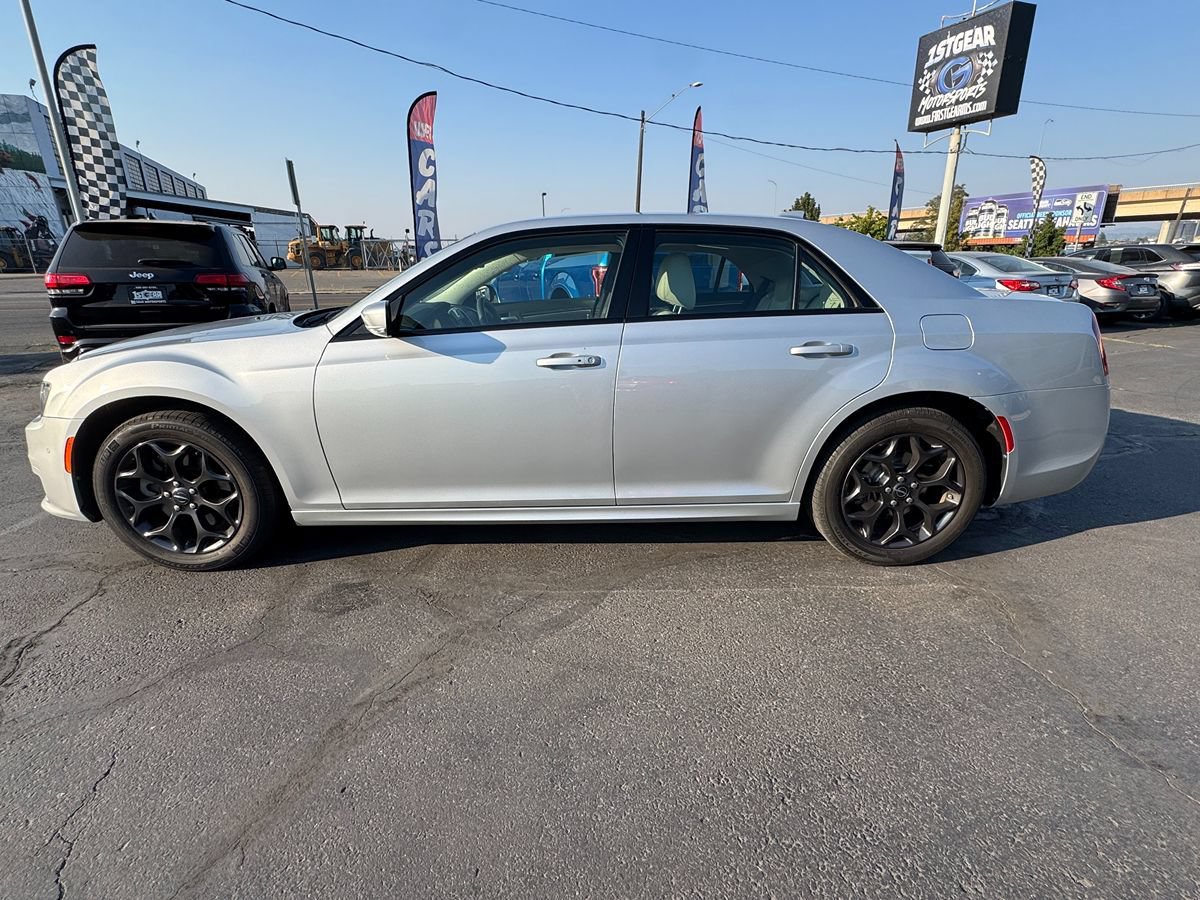 Used 2022 Chrysler 300 Touring L AWD/4WD image 5