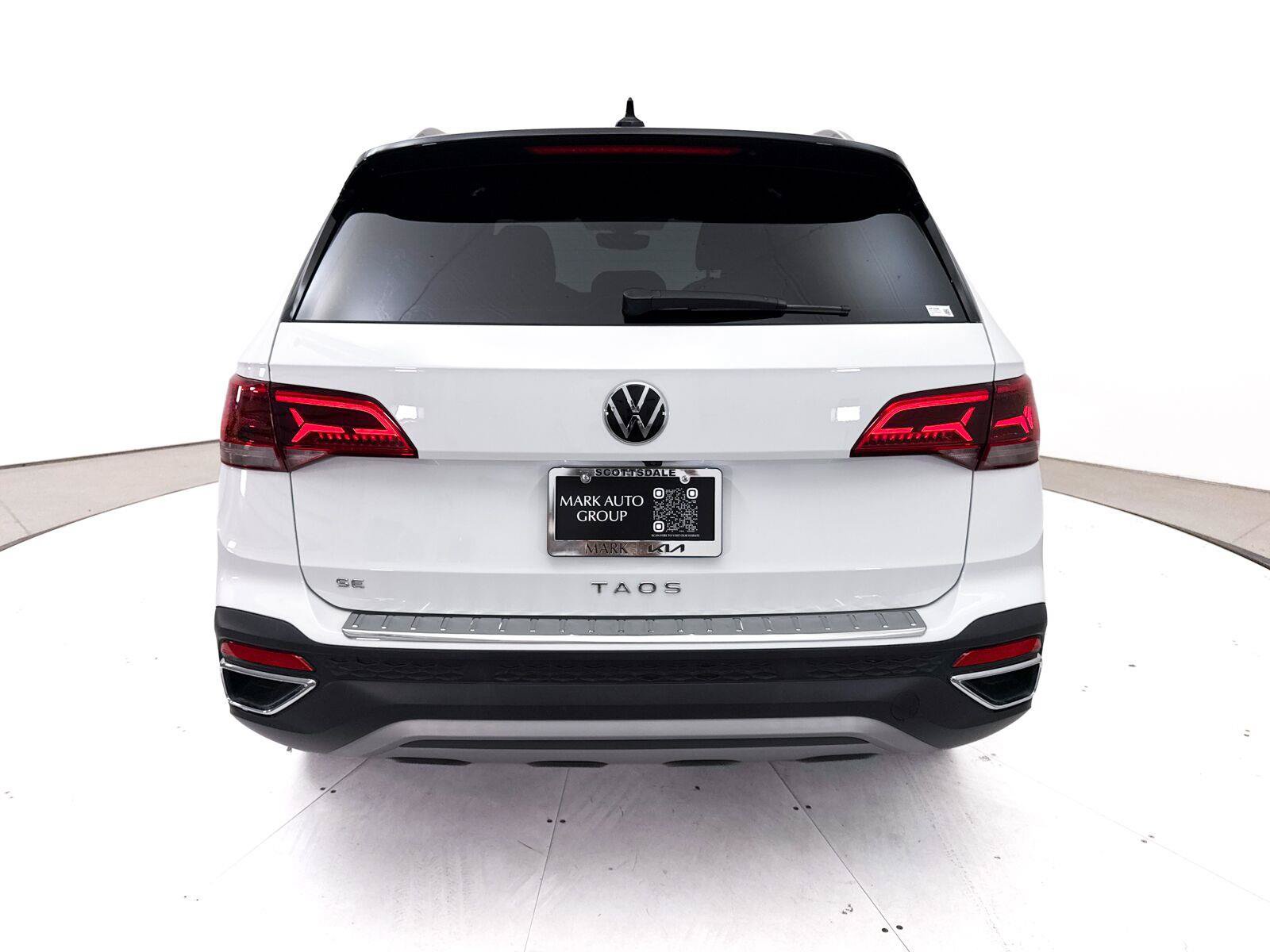 Used 2023 Volkswagen Taos SE w/ Panoramic Sunroof Package FWD image 15