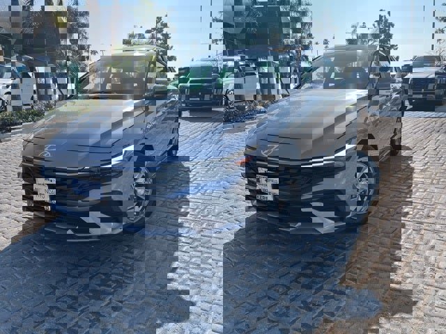 New 2026 Hyundai Elantra SE