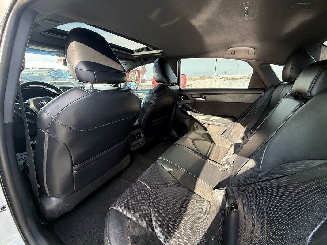 Used 2019 Toyota Avalon XSE image 18