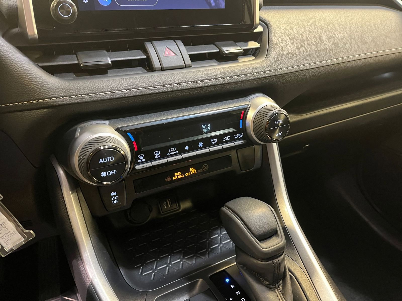 Used 2025 Toyota RAV4 LE image 20