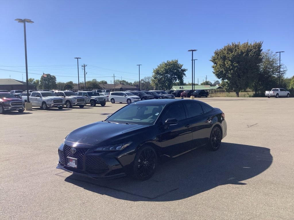 Used 2021 Toyota Avalon XSE image 3