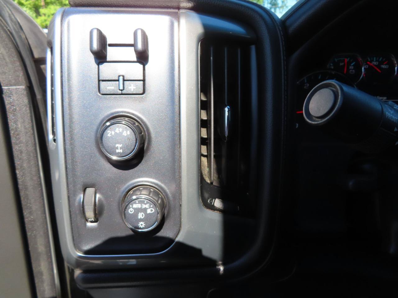 Used 2019 Chevrolet Silverado 2500 LTZ w/ Duramax Plus Package AWD/4WD image 33